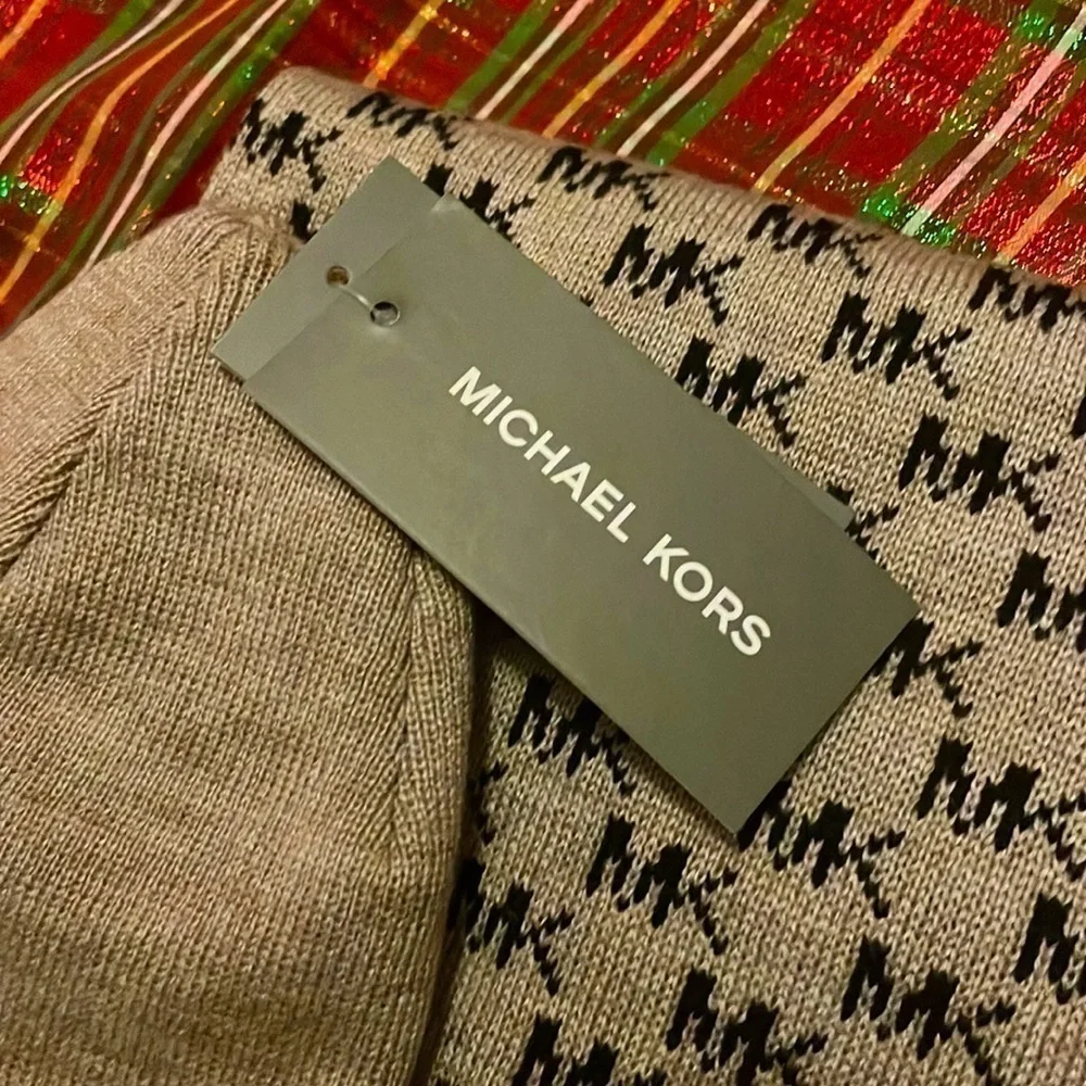 Brand New Michael Kors Men's Scarf & Reversible Hat Gift Set Logo